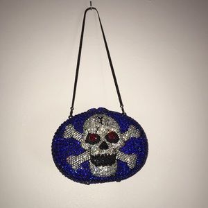 skull purse w chain detail